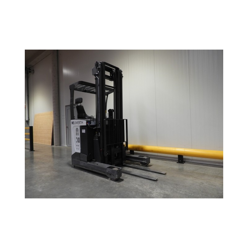 NEUWERTH Logistics SA - Atlet - UMS 160 - Chariot à mât retractable