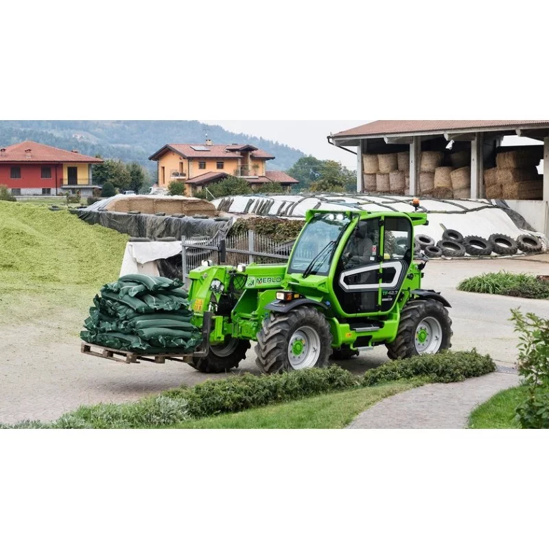 NEUWERTH Logistics SA - Merlo - TurboFarmer 42.7 - Chariot télescopique