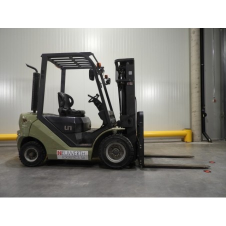 NEUWERTH Logistics SA - Divers - UN FD25T-F - Chariot-élévateur Diesel NEUWERTH Logistics SA - Divers - UN FD25T-F - Chariot-élévateur Diesel