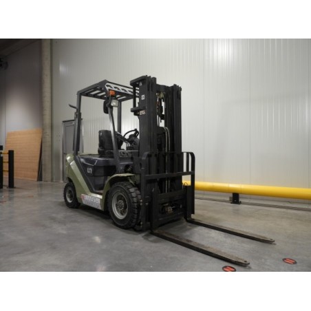 NEUWERTH Logistics SA - Divers - UN FD25T-F - Chariot-élévateur Diesel NEUWERTH Logistics SA - Divers - UN FD25T-F - Chariot-élévateur Diesel