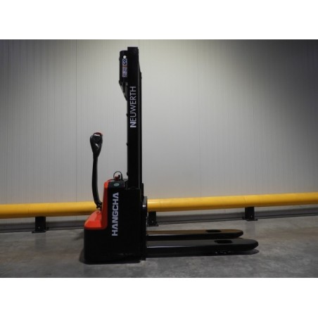 NEUWERTH Logistics SA - Hangcha - CDD12-AMC1-L - Gerbeur électrique NEUWERTH Logistics SA - Hangcha - CDD12-AMC1-L - Gerbeur électrique