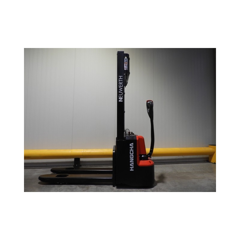 NEUWERTH Logistics SA - Hangcha - CDD12-AMC1-L - Gerbeur électrique NEUWERTH Logistics SA - Hangcha - CDD12-AMC1-L - Gerbeur électrique