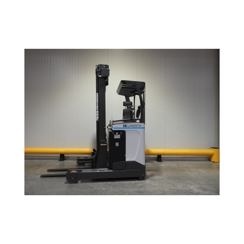 NEUWERTH Logistics SA - Atlet - UMS 160 - Chariot à mât retractable NEUWERTH Logistics SA - Atlet - UMS 160 - Chariot à mât retractable