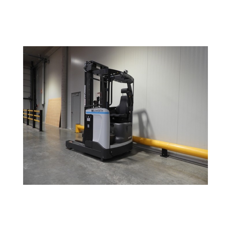 NEUWERTH Logistics SA - Atlet - UMS 160 - Chariot à mât retractable NEUWERTH Logistics SA - Atlet - UMS 160 - Chariot à mât retractable