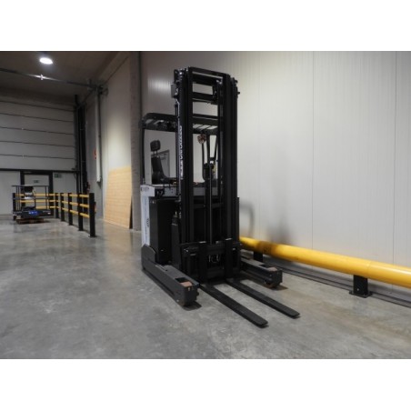 NEUWERTH Logistics SA - Atlet - UMS 160 - Chariot à mât retractable NEUWERTH Logistics SA - Atlet - UMS 160 - Chariot à mât retractable