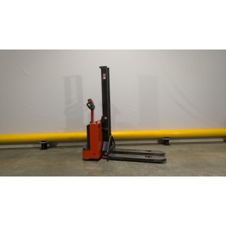 NEUWERTH Logistics SA - Linde - MM10I - Gerbeur électrique NEUWERTH Logistics SA - Linde - MM10I - Gerbeur électrique