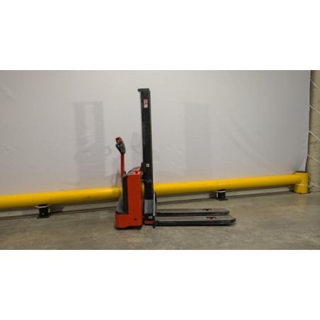 NEUWERTH Logistics SA - Linde - MM10I - Gerbeur électrique NEUWERTH Logistics SA - Linde - MM10I - Gerbeur électrique