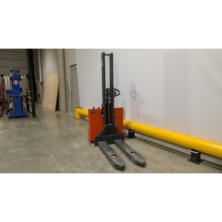 NEUWERTH Logistics SA - Linde - MM10I - Gerbeur électrique NEUWERTH Logistics SA - Linde - MM10I - Gerbeur électrique