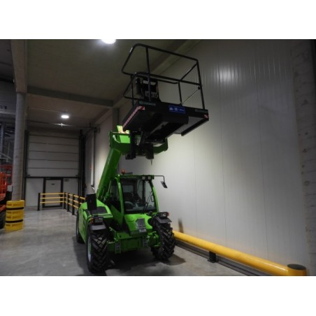 NEUWERTH Logistics SA - Merlo - P27.6-Top-75 - Chariot-élévateur télescopique NEUWERTH Logistics SA - Merlo - P27.6-Top-75 - Chariot-élévateur télescopique