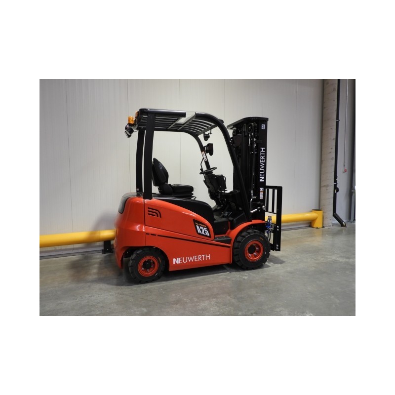 NEUWERTH Logistics SA - Hangcha - CPD25-AZ3 - Chariot-élévateur électrique