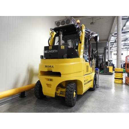 NEUWERTH Logistics SA - Mora - M90CSE-E - Chariot-élévateur Diesel NEUWERTH Logistics SA - Mora - M90CSE-E - Chariot-élévateur Diesel