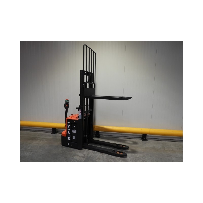 NEUWERTH Logistics SA - Neslift - SR 1000 TD - Gerbeur électrique