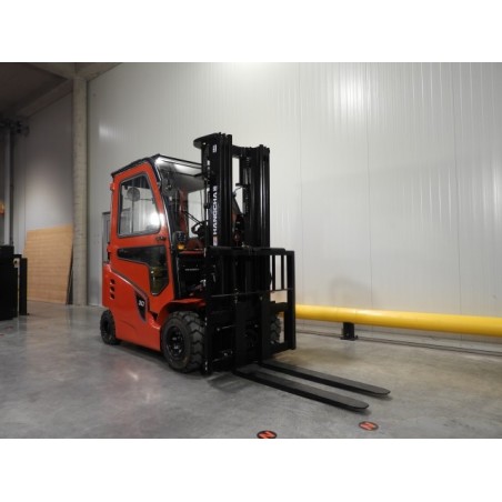 NEUWERTH Logistics SA - Hangcha - CPD30-XC4 - Chariot-élévateur électrique