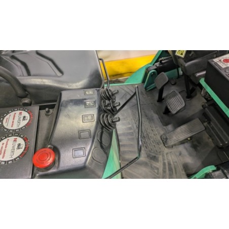 NEUWERTH Logistics SA - Mitsubishi - FD25K - Chariot-élévateur Diesel NEUWERTH Logistics SA - Mitsubishi - FD25K - Chariot-élévateur Diesel