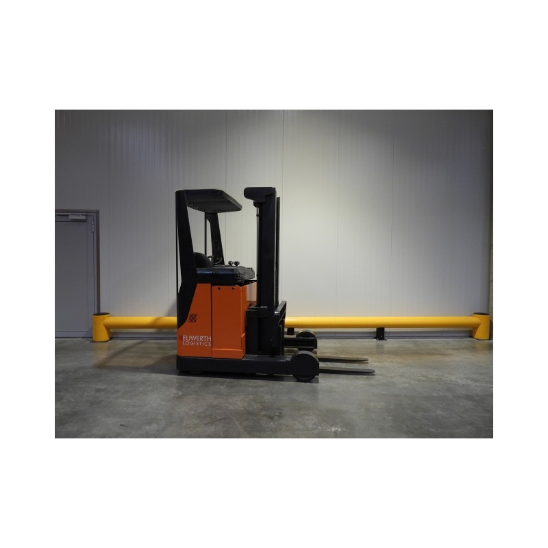 NEUWERTH Logistics SA - Still - fm 17 - Chariot à mât retractable NEUWERTH Logistics SA - Still - fm 17 - Chariot à mât retractable