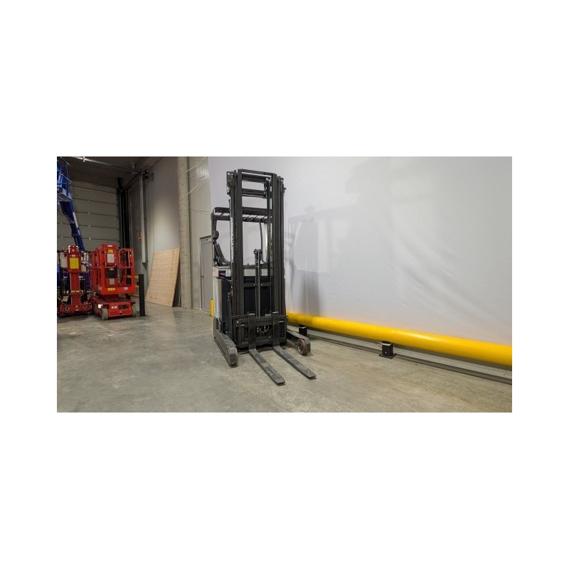 NEUWERTH Logistics SA - Atlet - UND 140 - Chariot à mât retractable NEUWERTH Logistics SA - Atlet - UND 140 - Chariot à mât retractable