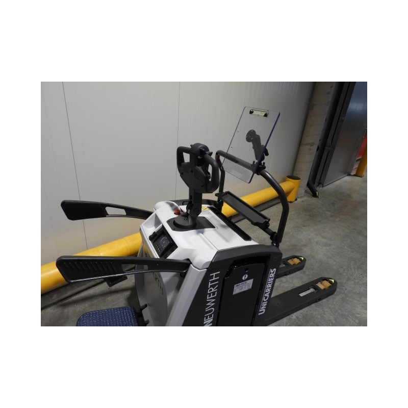 NEUWERTH Logistics SA - Atlet - PLF 250 - Transpalette électrique NEUWERTH Logistics SA - Atlet - PLF 250 - Transpalette électrique