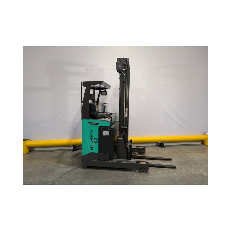 NEUWERTH Logistics SA - Mitsubishi - RB16N3 - Chariot à mât retractable NEUWERTH Logistics SA - Mitsubishi - RB16N3 - Chariot à mât retractable