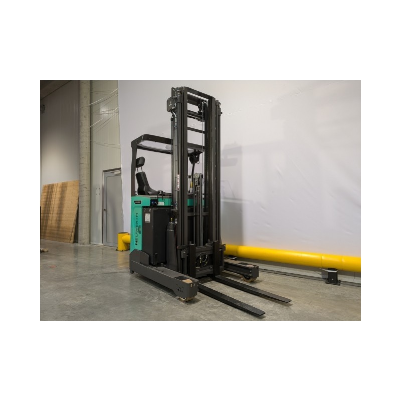 NEUWERTH Logistics SA - Mitsubishi - RB16N3 - Chariot à mât retractable NEUWERTH Logistics SA - Mitsubishi - RB16N3 - Chariot à mât retractable