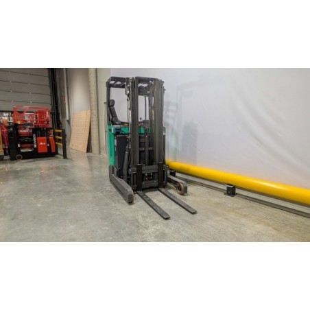 NEUWERTH Logistics SA - Mitsubishi - RB14N3L - Chariot à mât retractable NEUWERTH Logistics SA - Mitsubishi - RB14N3L - Chariot à mât retractable