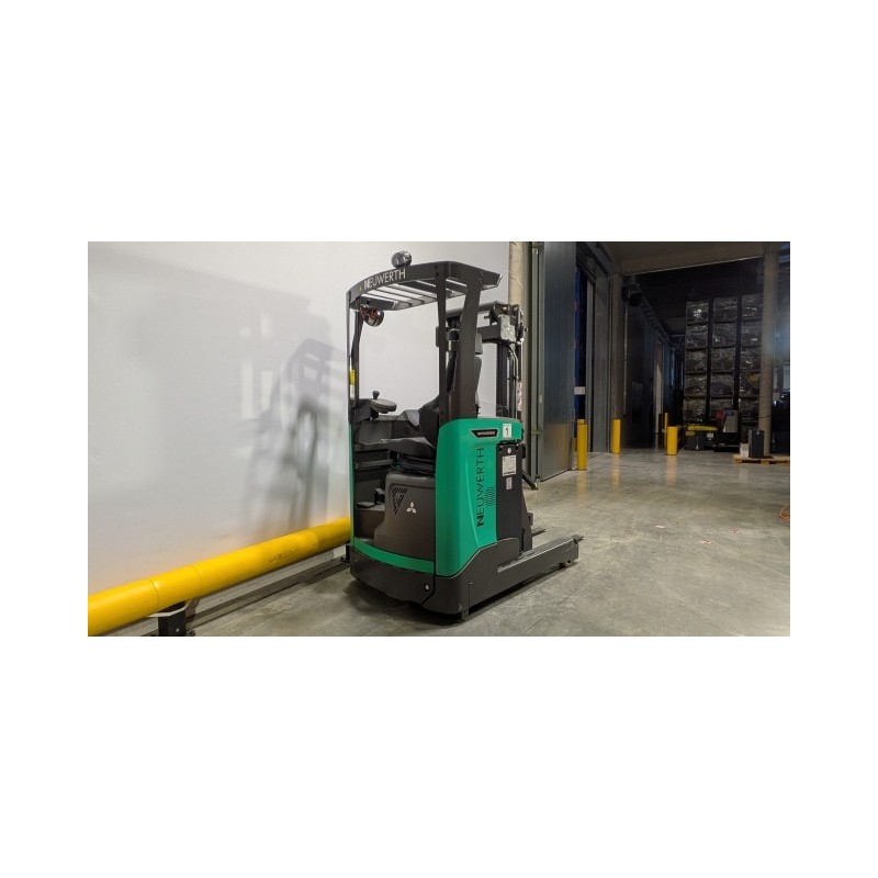 NEUWERTH Logistics SA - Mitsubishi - RB14N3L - Chariot à mât retractable NEUWERTH Logistics SA - Mitsubishi - RB14N3L - Chariot à mât retractable