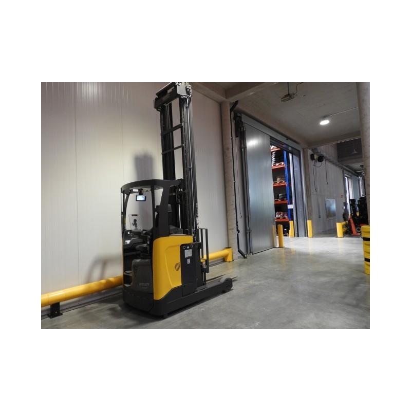 NEUWERTH Logistics SA - Atlet - UHD 200 - Chariot à mât retractable NEUWERTH Logistics SA - Atlet - UHD 200 - Chariot à mât retractable