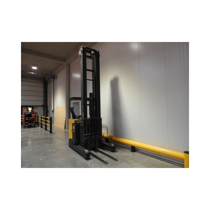 NEUWERTH Logistics SA - Atlet - UHD 200 - Chariot à mât retractable NEUWERTH Logistics SA - Atlet - UHD 200 - Chariot à mât retractable