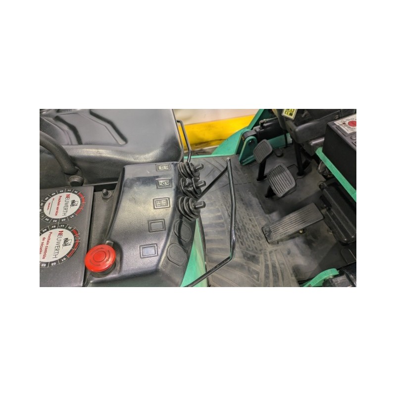 NEUWERTH Logistics SA - Mitsubishi - FD25K - Chariot-élévateur Diesel