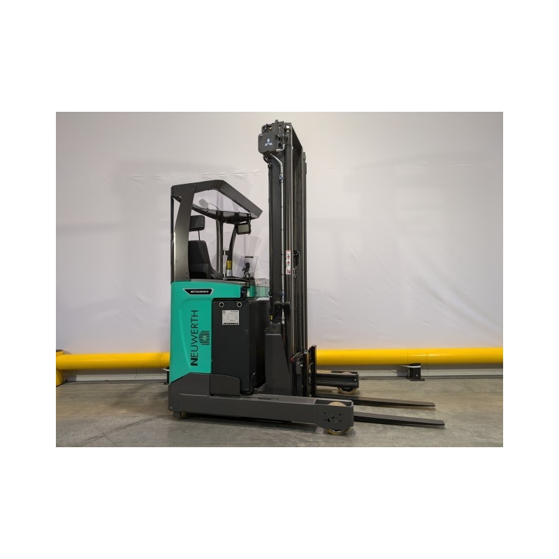 NEUWERTH Logistics SA - Mitsubishi - RB16N3 - Chariot à mât retractable NEUWERTH Logistics SA - Mitsubishi - RB16N3 - Chariot à mât retractable
