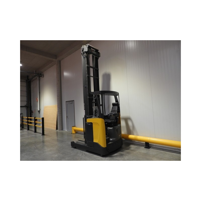 NEUWERTH Logistics SA - Atlet - UHD 200 - Chariot à mât retractable NEUWERTH Logistics SA - Atlet - UHD 200 - Chariot à mât retractable