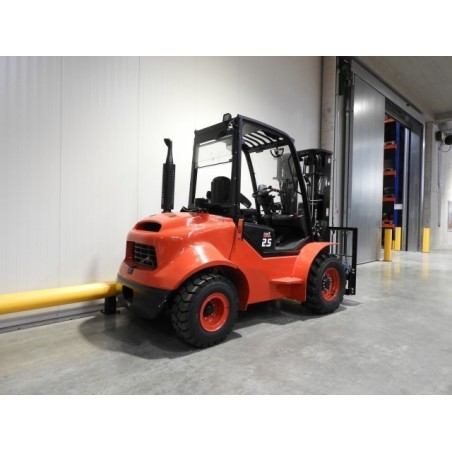 NEUWERTH Logistics SA - Hangcha - CPCD25-XW98E-RT2 - Chariot-élévateur Diesel