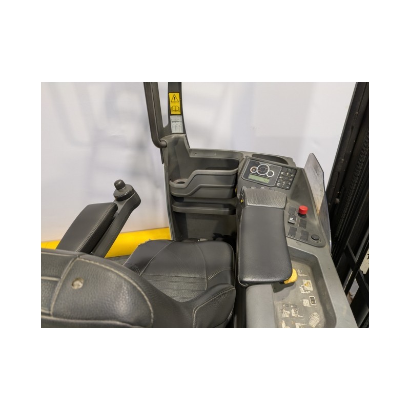 NEUWERTH Logistics SA - Nissan - ums 160 - Chariot à mât retractable NEUWERTH Logistics SA - Nissan - ums 160 - Chariot à mât retractable