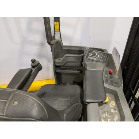NEUWERTH Logistics SA - Nissan - ums 160 - Chariot à mât retractable NEUWERTH Logistics SA - Nissan - ums 160 - Chariot à mât retractable