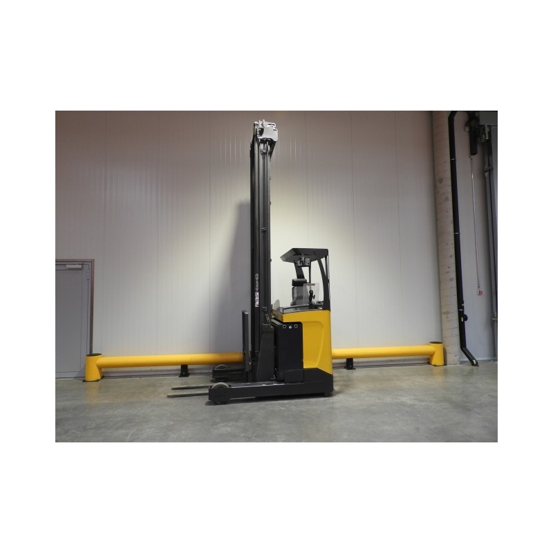 NEUWERTH Logistics SA - Atlet - UHD 200 - Chariot à mât retractable NEUWERTH Logistics SA - Atlet - UHD 200 - Chariot à mât retractable