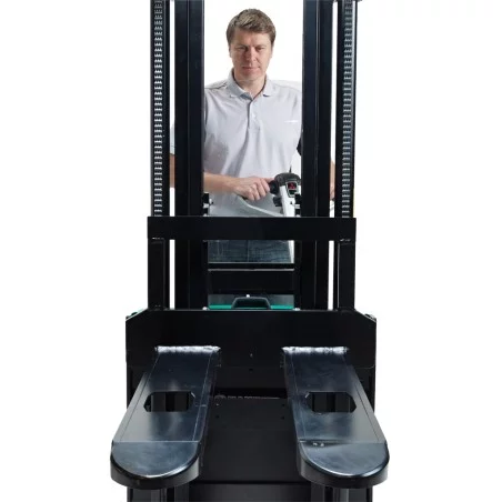 NEUWERTH Logistics SA - Mitsubishi Forklift Trucks - AXiA ES - SBP1xN2R (initial) - Gerbeur NEUWERTH Logistics SA - Mitsubishi Forklift Trucks - AXiA ES - SBP1xN2R (initial) - Gerbeur