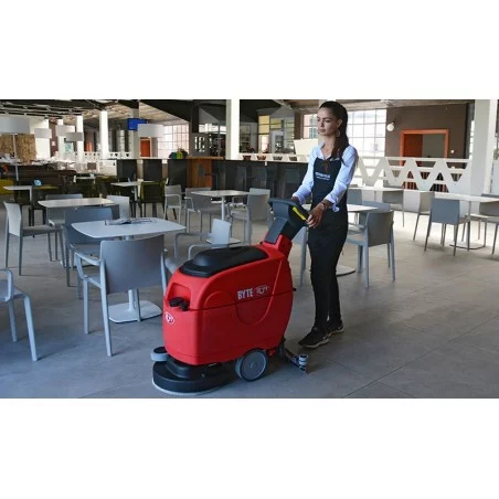 NEUWERTH Logistics SA - RCM - RCM Byte I - Kehrsaugmaschine NEUWERTH Logistics SA - RCM - RCM Byte I - Kehrsaugmaschine